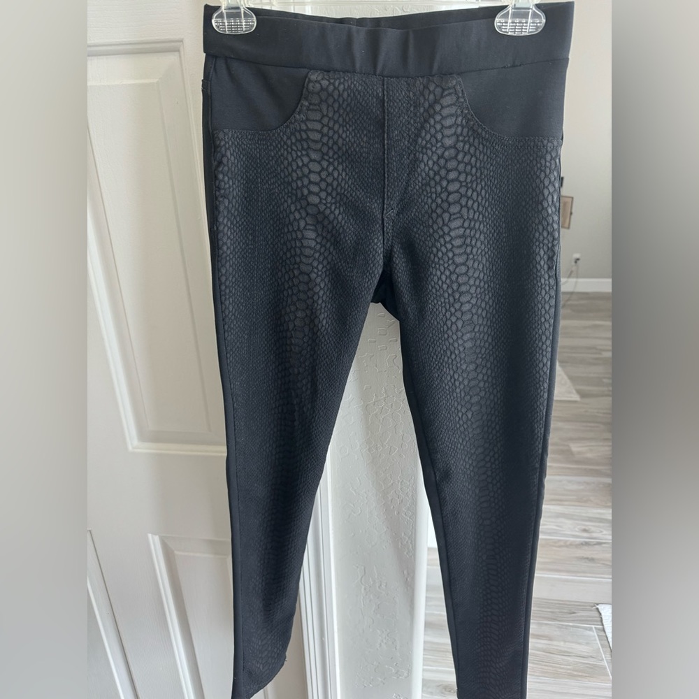 Red 23 snake print black pull on leggings XS